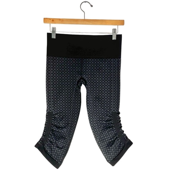 lululemon athletica Pants - LULULEMON Women’s Gray/Black Printed Capri Cinched Bottom Pants Size 6